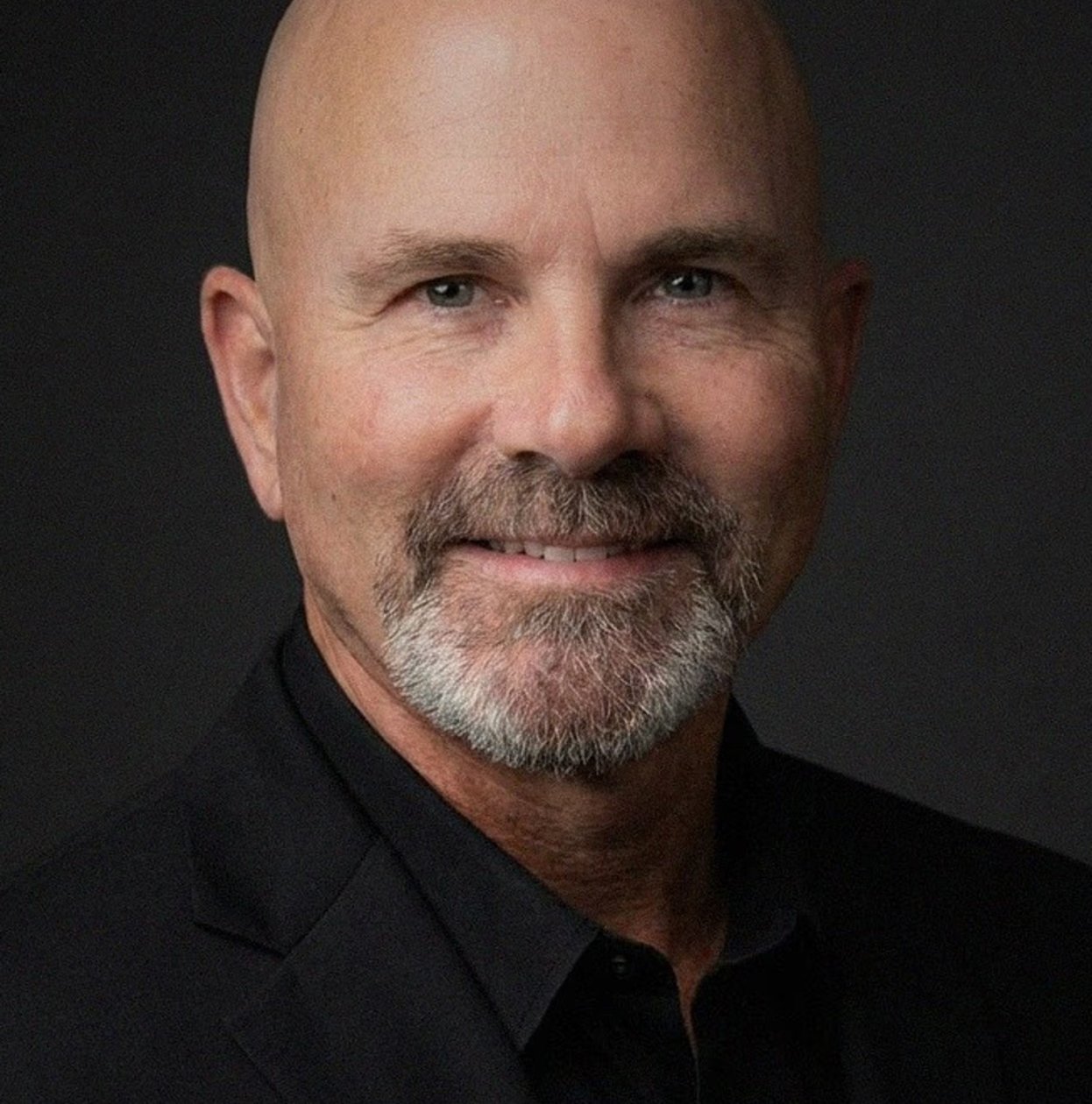 Behavioral private investigator consulting with client in Orange County CA